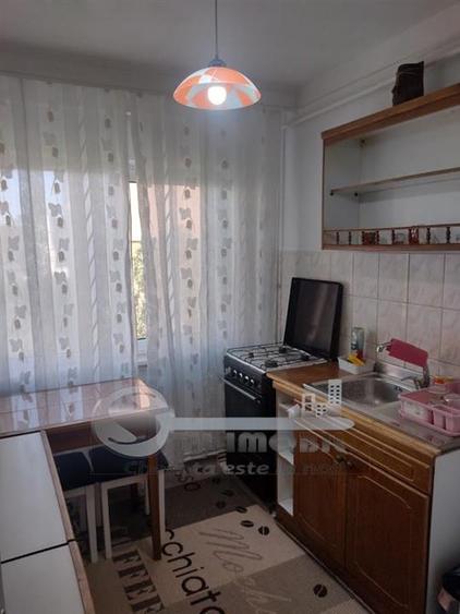 Apartament cu 2 camere decomandat, mobilat în Podu Roș