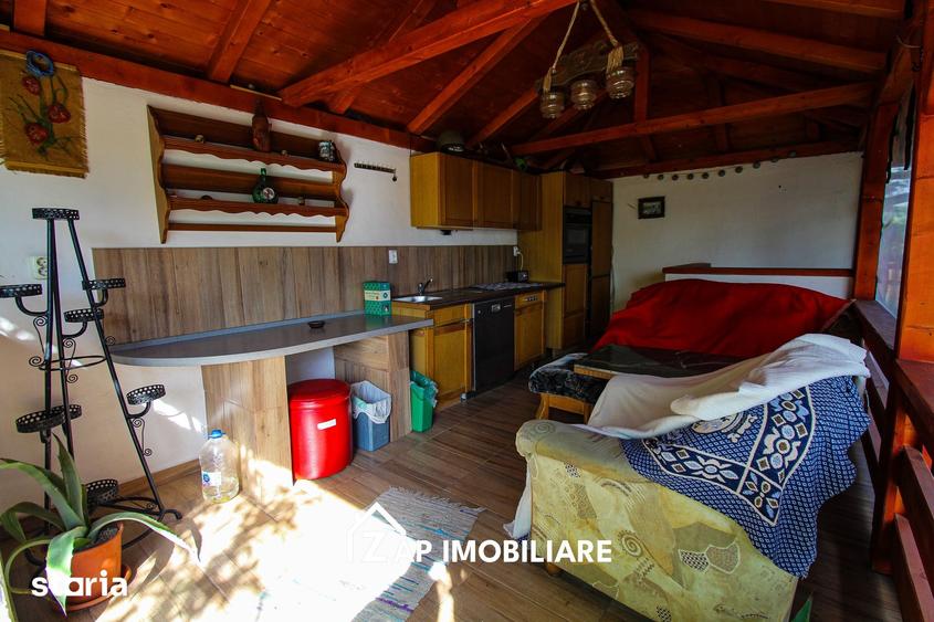 Casă cu 4 camere cu Teren 2000 Mp în Central