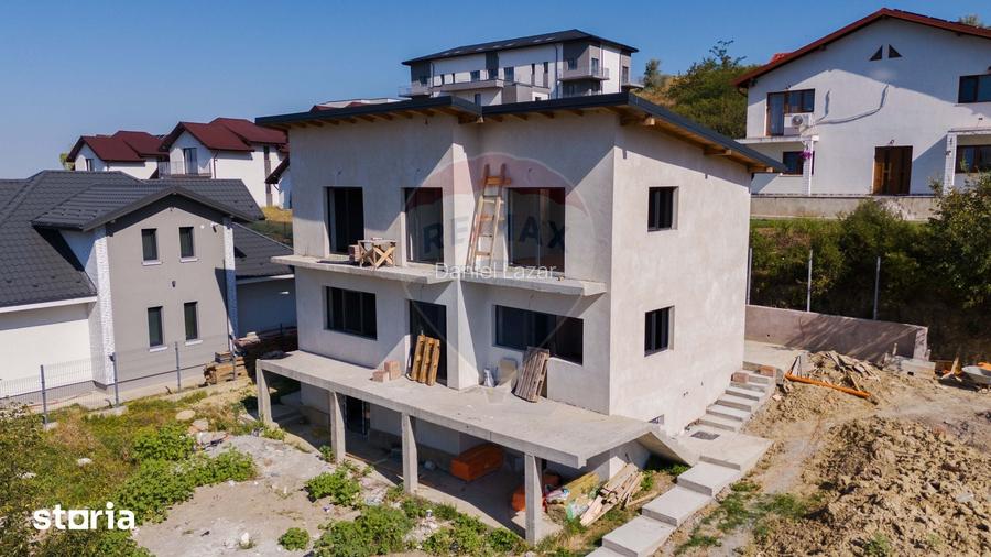 VIla la Gri de vanzare, 5 camere, in Ia?i zona Manastirea Bucium