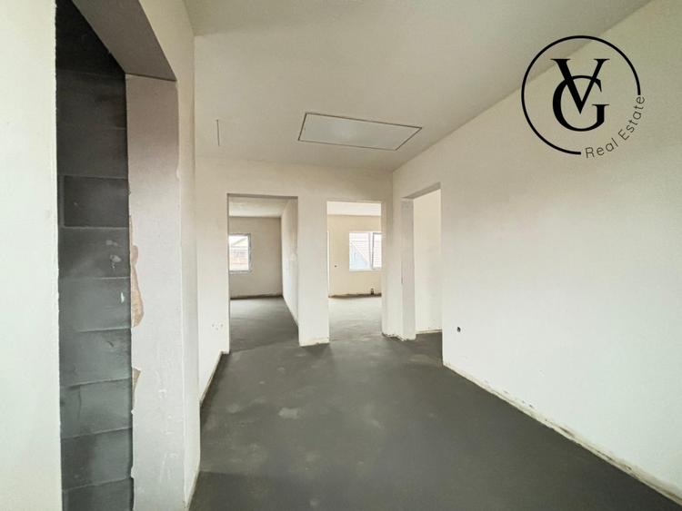 Casă individuală cu 4 camere cu Canalizare în Exterior Est