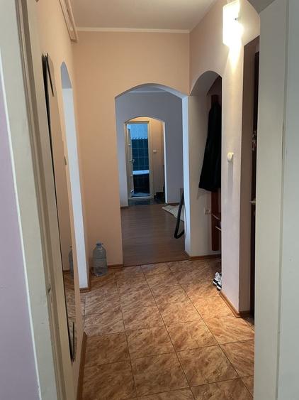 Apartament cu 3 camere semidecomandat în Țiglina 1