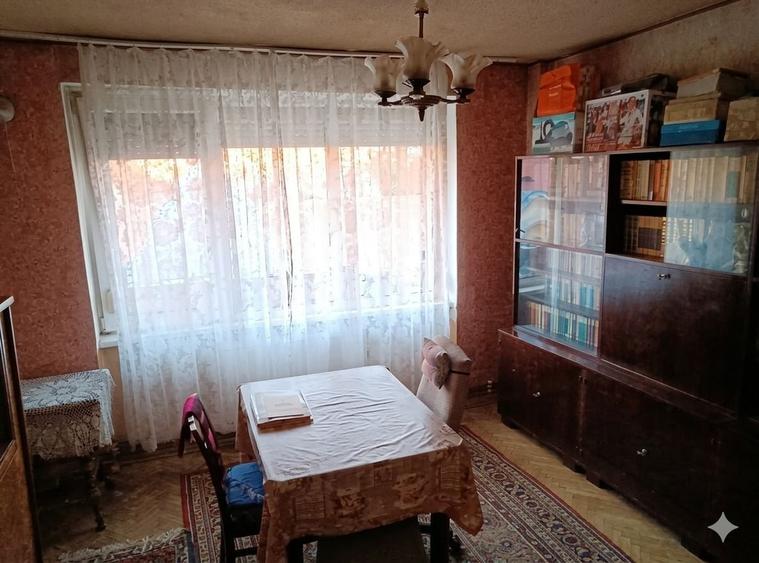 Apartament cu 2 camere semidecomandat în P-ța Victoriei