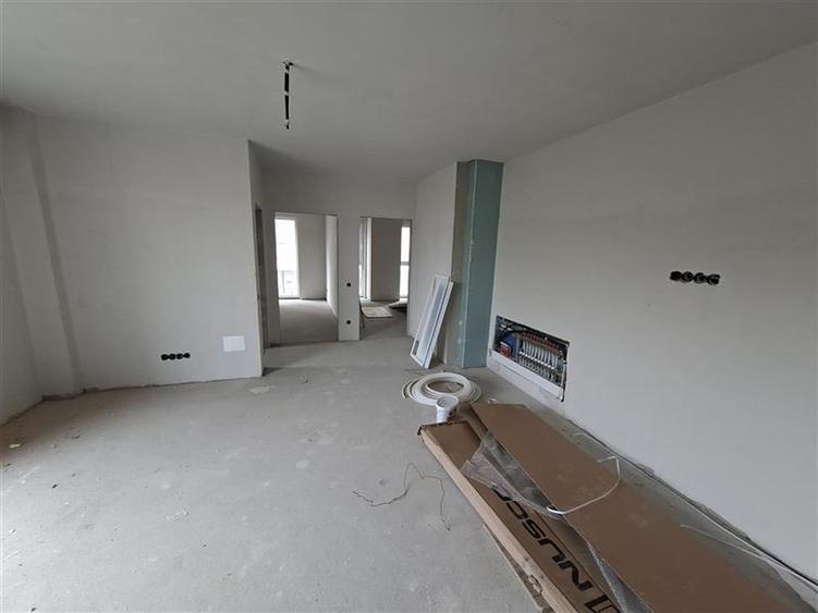 Apartament cu 4 camere semidecomandat în Mărăști