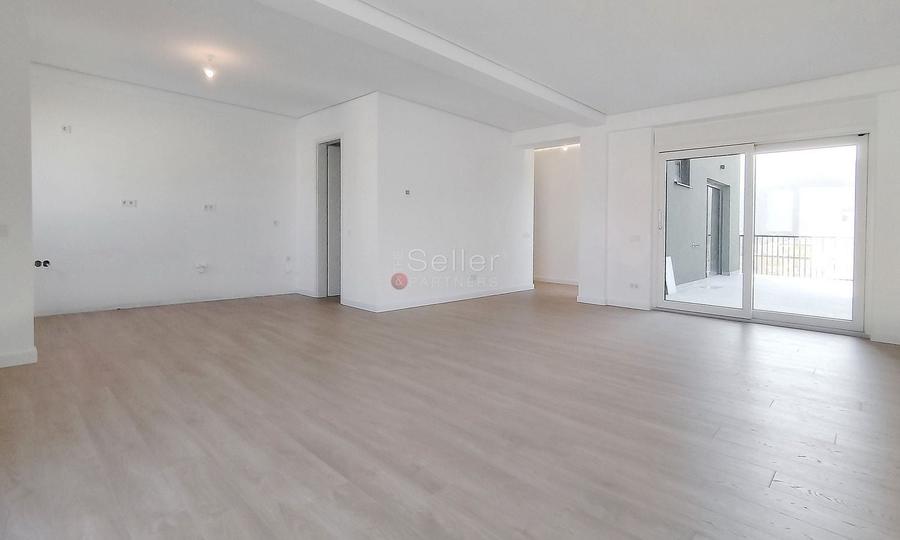 Penthouse cu 5 camere decomandat în Astra