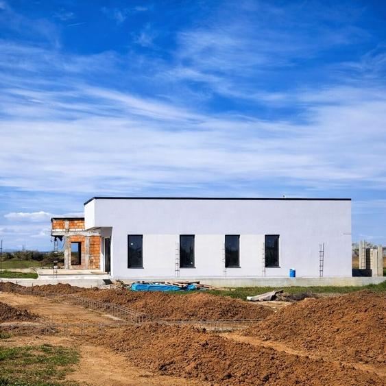 Casă cu 4 camere cu Teren 500 Mp în Corbeanca