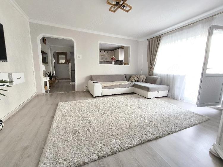 Apartament cu 3 camere semidecomandat în Gării