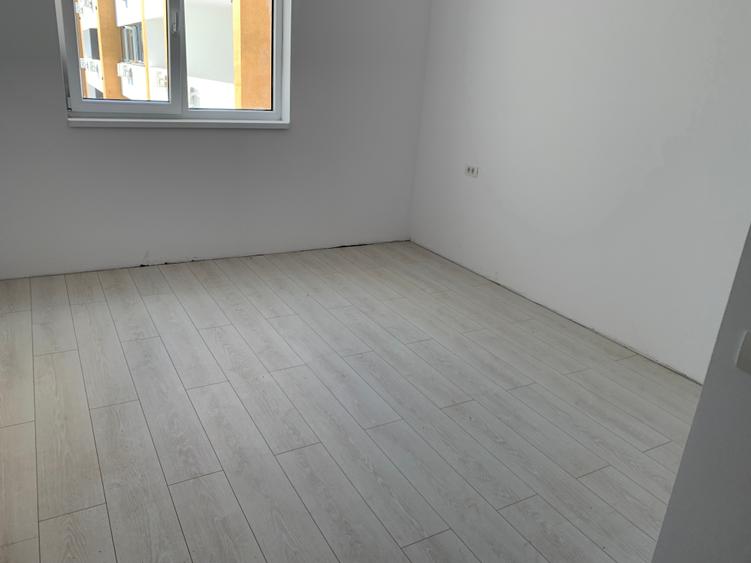 Apartament cu 3 camere decomandat în Berceni
