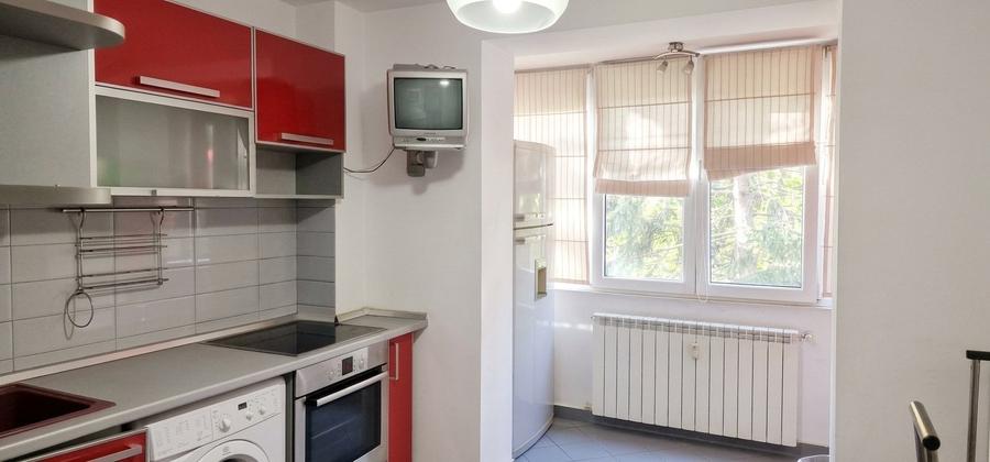 Apartament cu 2 camere semidecomandat, mobilat în Berceni