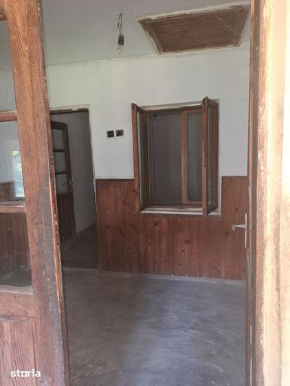 Casă cu 4 camere cu Teren 1200 Mp în Central