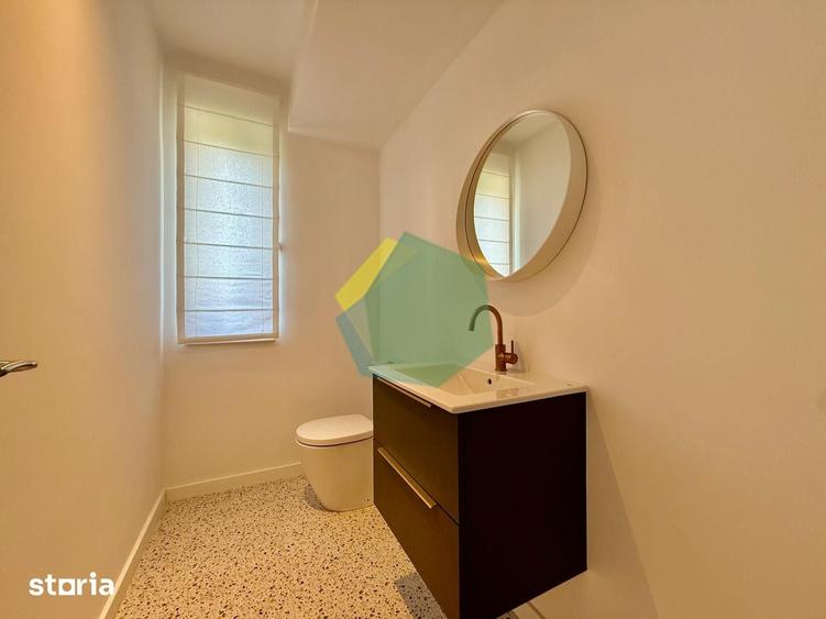 Casă cu 8 camere cu Teren 400 Mp în Corbeanca