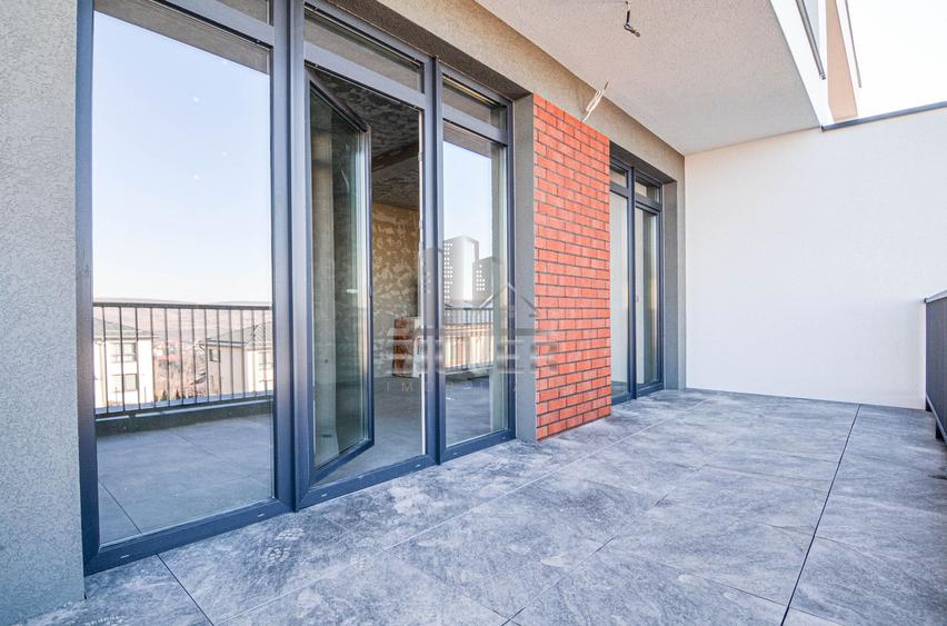 Duplex cu 4 camere cu Canalizare în Florești