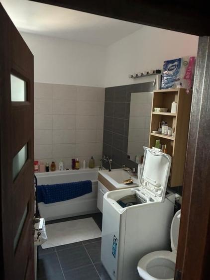 Apartament cu 3 camere decomandat, mobilat în Titan