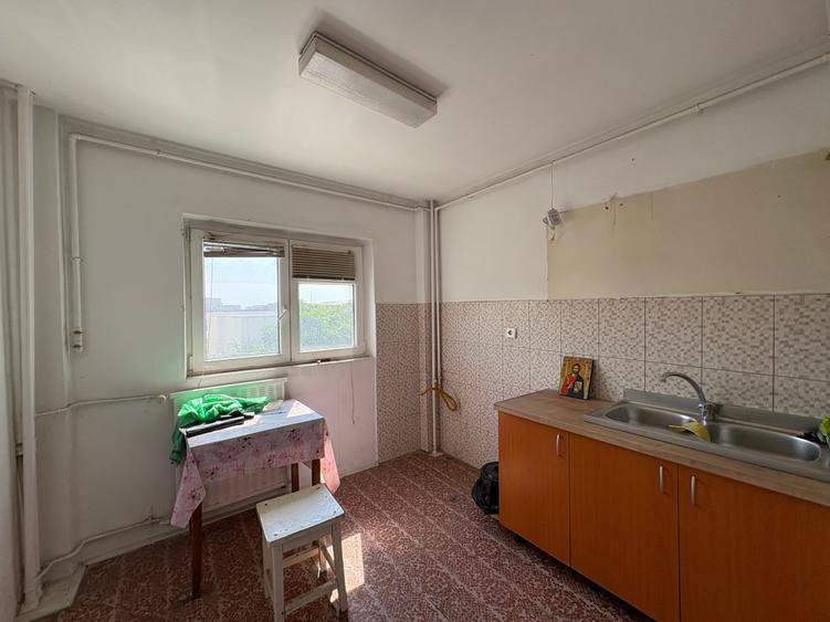 Apartament cu 3 camere decomandat în Titan