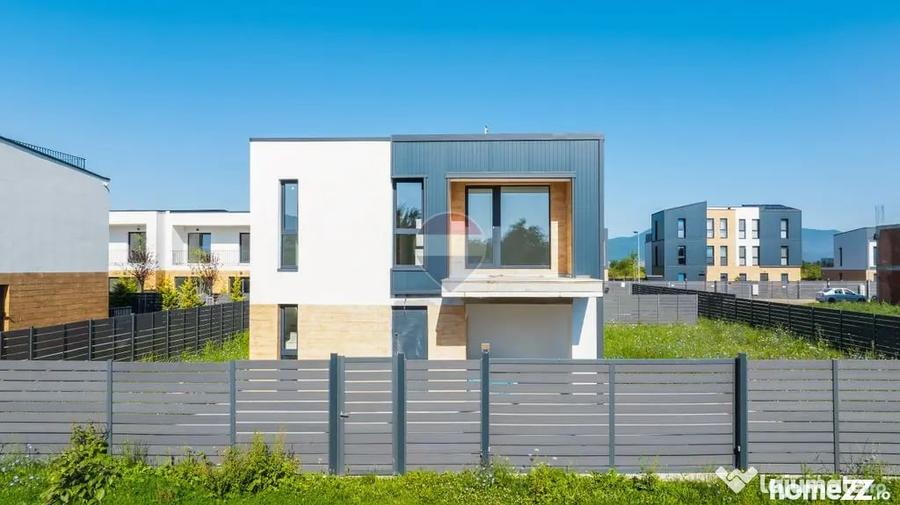 Casă cu 4 camere cu Teren 538 Mp în IAR