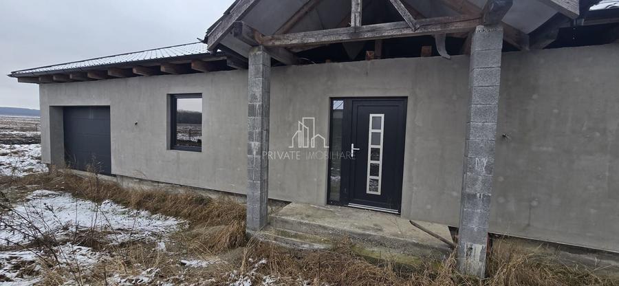 Casă individuală cu 4 camere cu Canalizare în Solovăstru