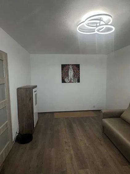 Apartament renovat complet // utilat // decomandat// vedere panoramica - 1