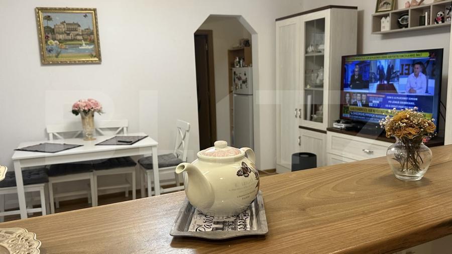 Apartament cu 2 camere semidecomandat, mobilat în Piața Centrală