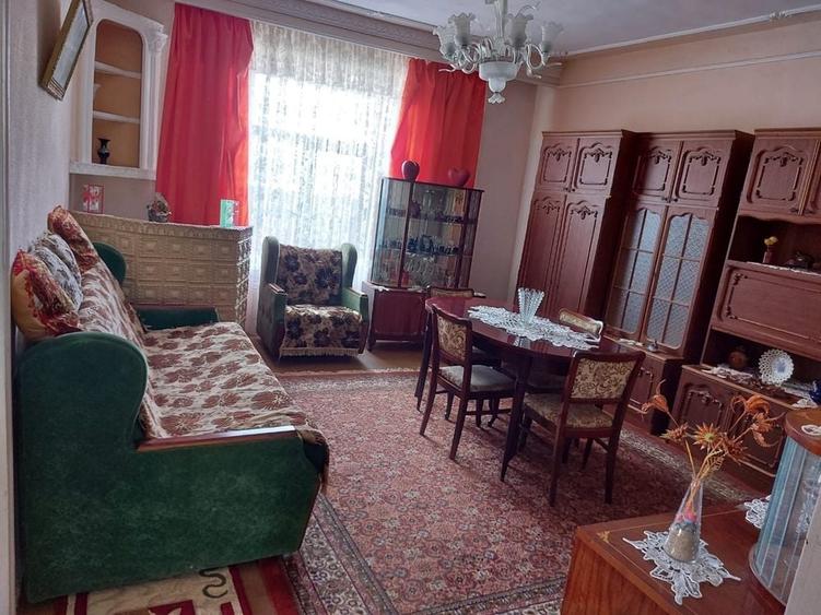 Casă cu 4 camere în Central