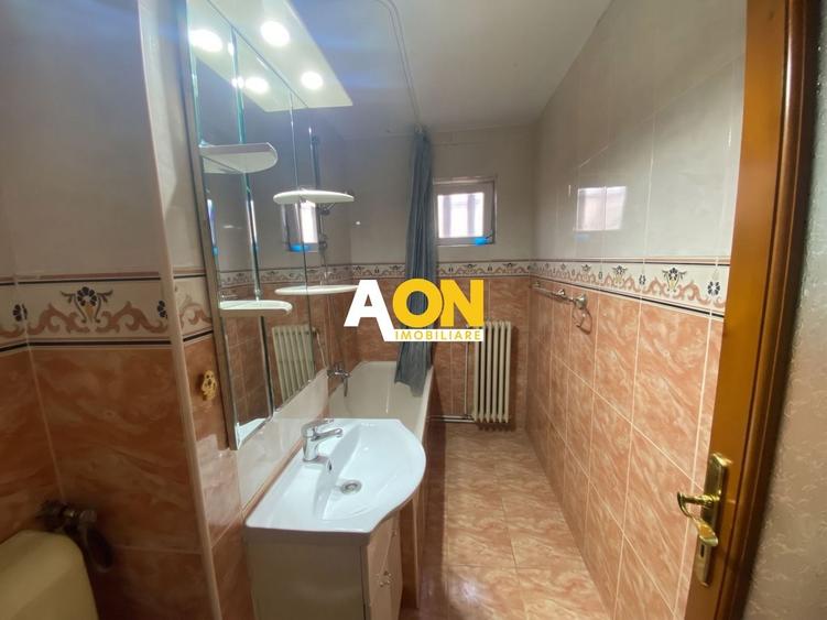 Apartament cu 2 camere semidecomandat, mobilat în Cetate