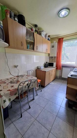 Apartament cu 3 camere decomandat în Exterior Vest
