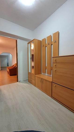 Apartament cu 4 camere semidecomandat în Găvana