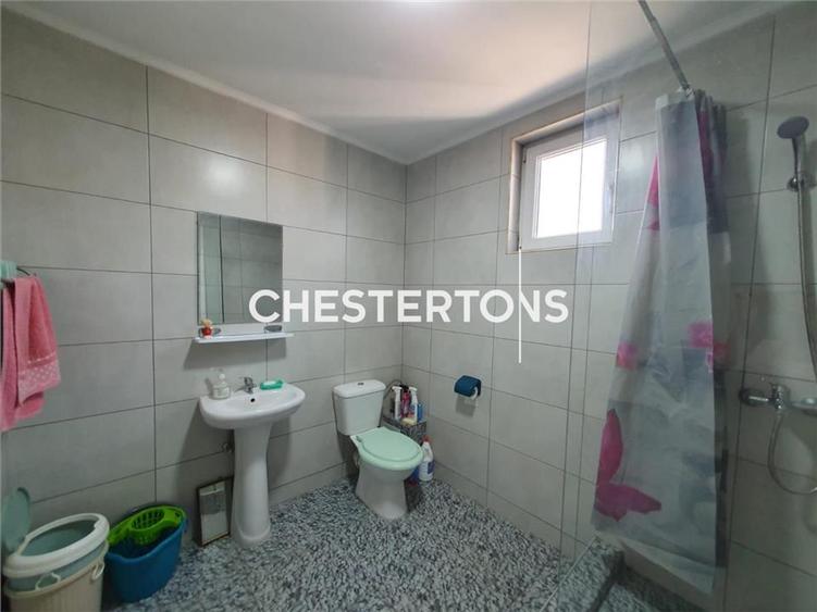 Casă cu 5 camere cu Canalizare în Est