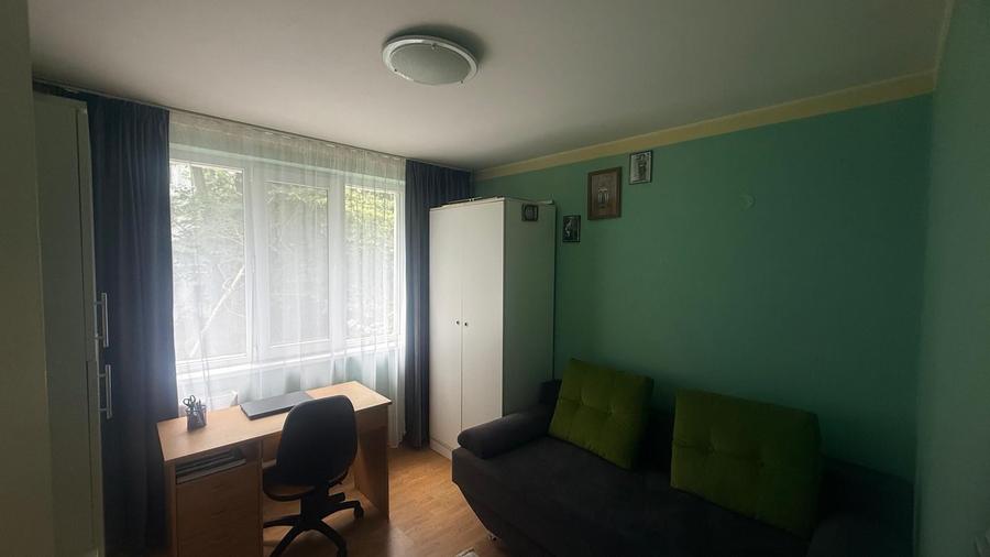 Apartament cu 3 camere semidecomandat în Ozana