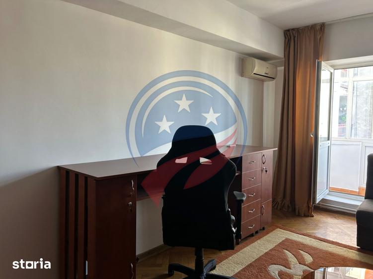 Apartament cu 3 camere decomandat în Central