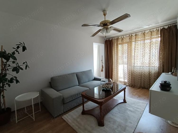 Apartament cu 3 camere semidecomandat, mobilat în Central