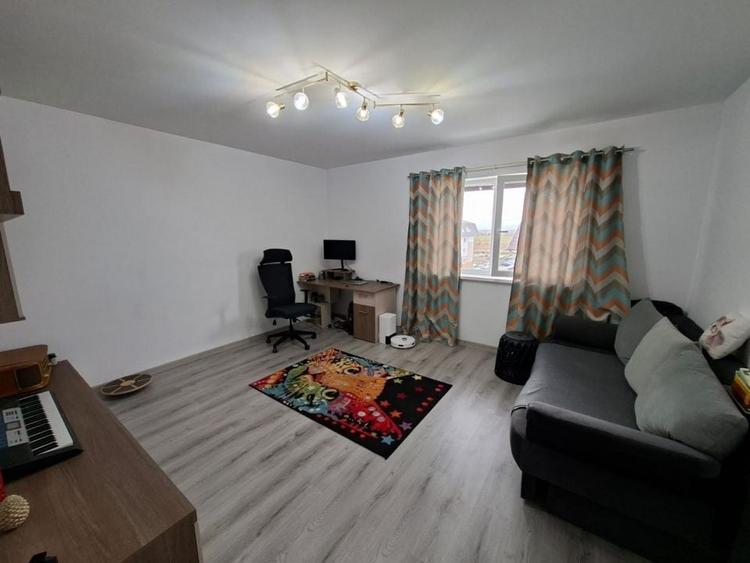 Apartament cu 2 camere decomandat, mobilat în Sânpetru