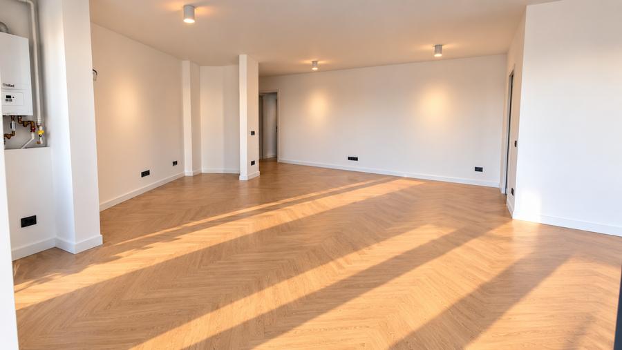 Apartament cu 4 camere decomandat în Mihai Bravu