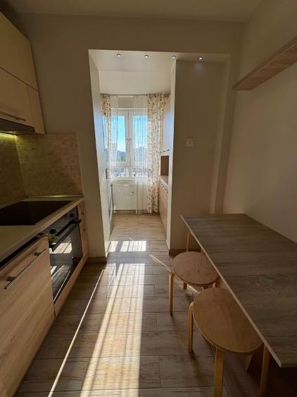 Apartament cu 3 camere decomandat, mobilat în Titan