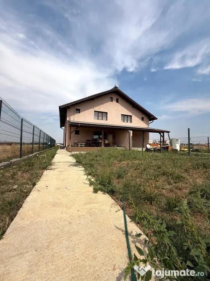 Casă cu 5 camere cu Teren 380 Mp în Chișoda
