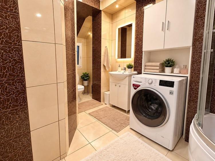 Casă cu 6 camere cu Canalizare în Centrul Istoric