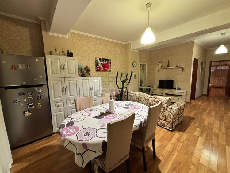 Apartament cu 3 camere decomandat, mobilat în Brestei
