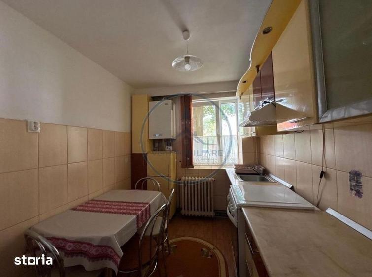 Apartament cu 4 camere decomandat în Central