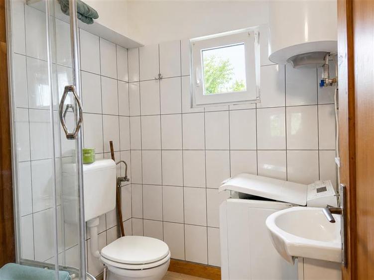 Casă individuală cu 4 camere cu Teren 2200 Mp în Băcel