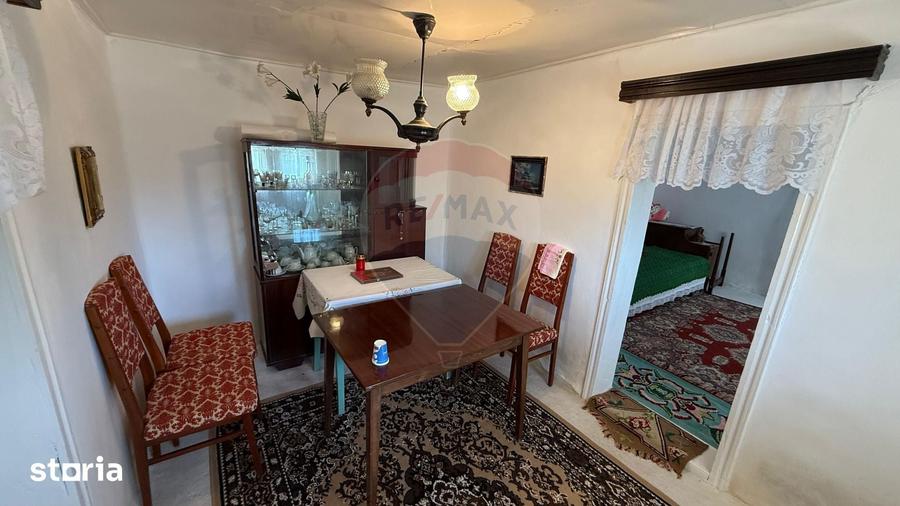 Casă cu 5 camere cu Teren 1300 Mp în Vulturu