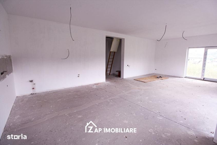 Casă cu 4 camere în Corunca
