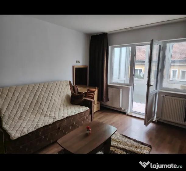 Apartament cu 2 camere semidecomandat în Exterior Vest