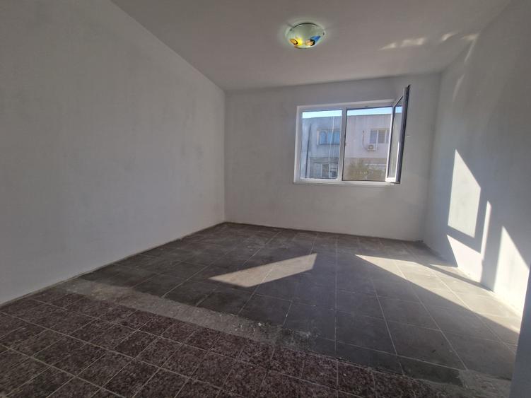 Garsonieră decomandată în Sud