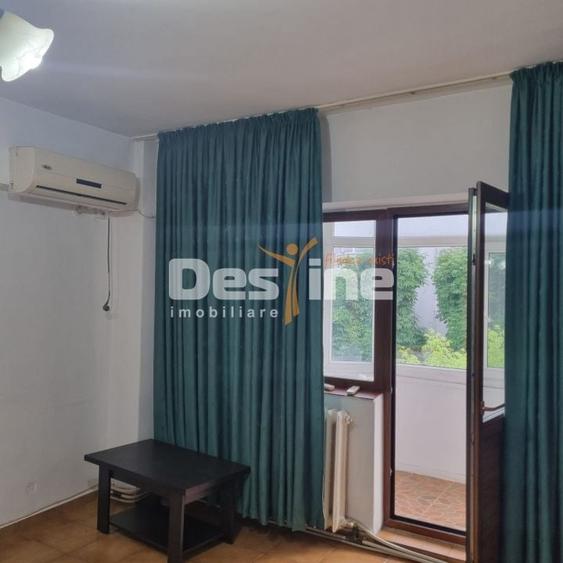 Apartament cu 3 camere semidecomandat în 5 Călărasi