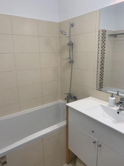 Apartament cu 3 camere semidecomandat în Băneasa