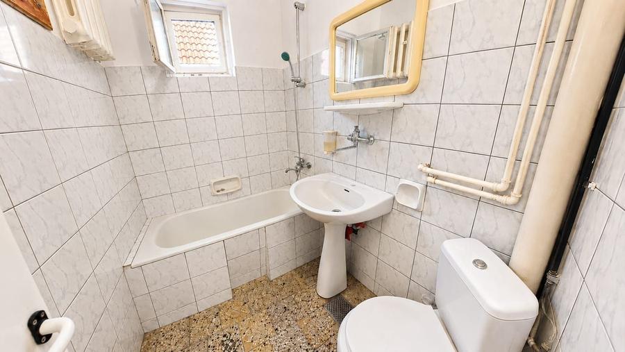 Casă individuală cu 4 camere cu Canalizare în Nord-Vest