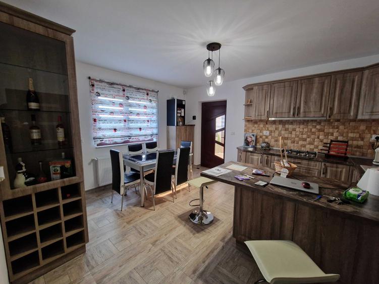 Casă cu 3 camere în Central