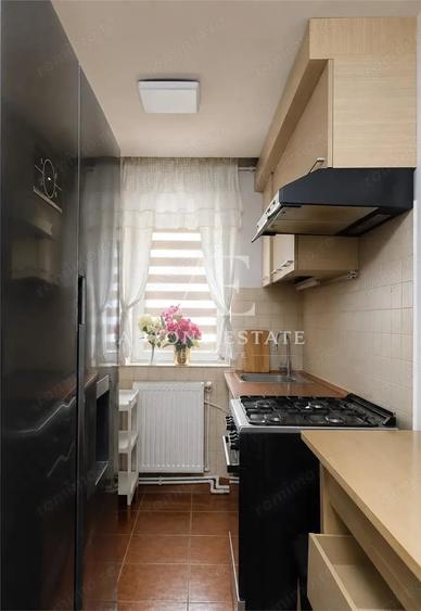 Apartament cu 3 camere semidecomandat în Central
