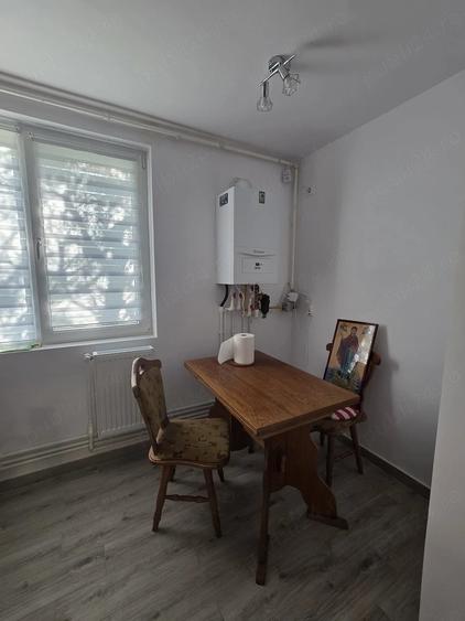 Apartament cu 3 camere semidecomandat în Titan