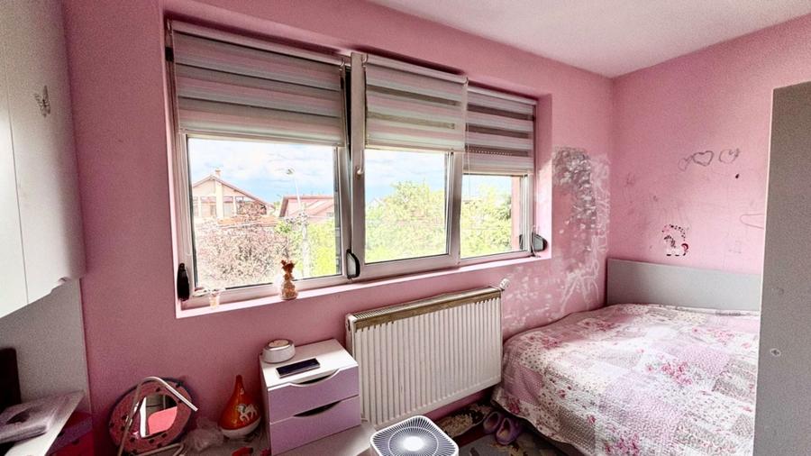 Casă individuală cu 8 camere cu Canalizare în Apărătorii Patriei
