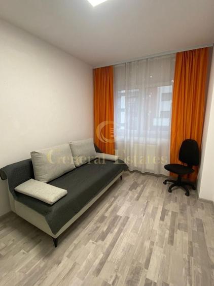 Apartament cu 3 camere decomandat, mobilat în Tractorul