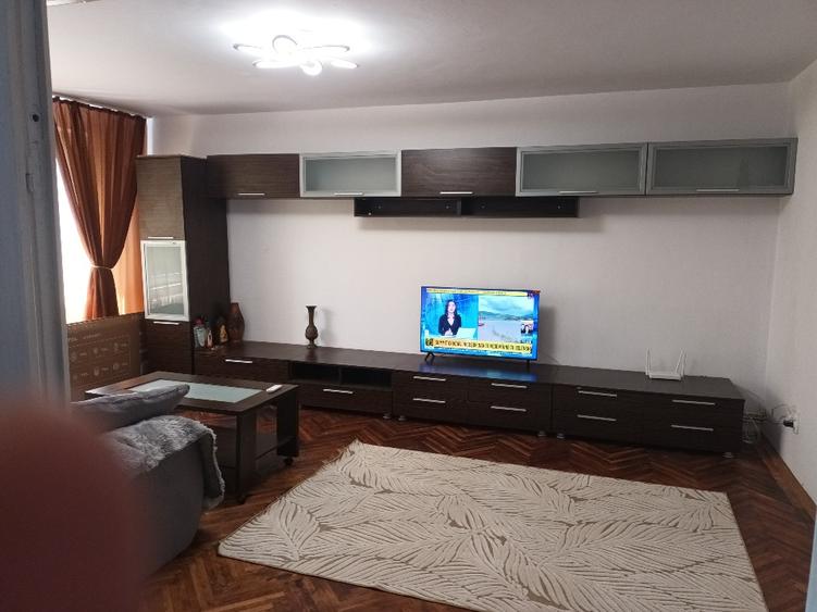 Proprietar inchiriez apartament 4 camere  - 11